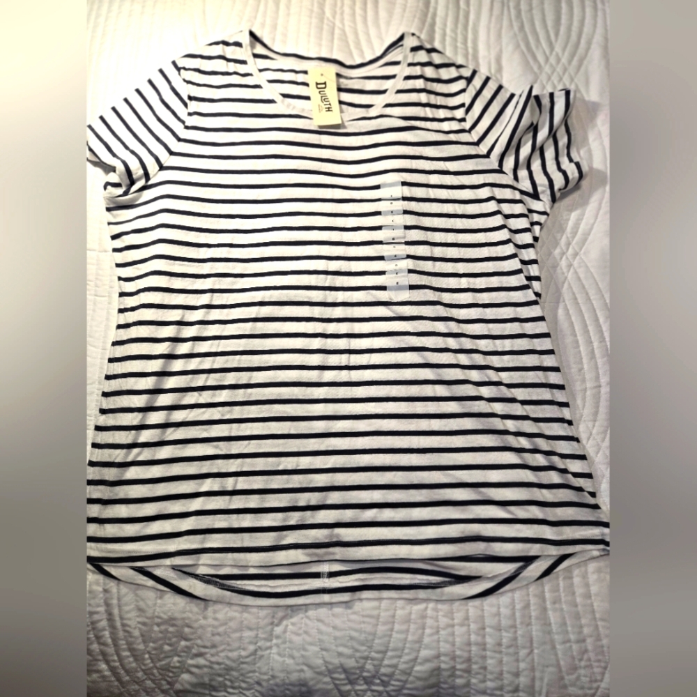 Duluth Trading Co Navy & White Striped Tee. Women's Size 1X. Bnwt